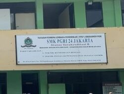 Akses Gerbang SMK PGRI 24 Kalideres Tertutup, Siswa Terlantar