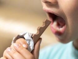 Batuk Tak Kunjung Sembuh? Mitos atau Fakta Cokelat Sebagai Penangkalnya?