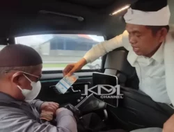 Dedi Mulyadi Bantu Pedagang Kerupuk Tunanetra Korban Penipuan