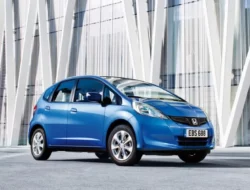 Honda Jazz Gen 1: Irit, Handal, dan Ideal untuk Mobilitas Sehari-hari