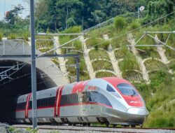 Ledakan Wisatawan Asing Pilih Transportasi Whoosh yang Ramah Lingkungan