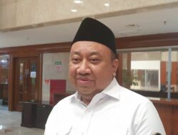 Prabowo Janji Tunjangan Rp300 Ribu untuk Guru Honorer?