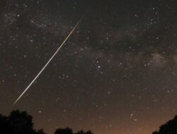 Saksi Langit: Puncak Hujan Meteor Lyrid Hiasi Langit 21-22 April