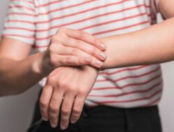 Stimulasi Otak Dalam: Harapan Baru Atasi Distonia dan Sindrom Tourette