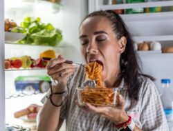Stres dan Nafsu Makan Berlebih: Mitos atau Fakta Ilmiahnya?