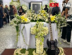 Suasana Haru Keluarga dan Rekan Berduka Cita di RSPAD