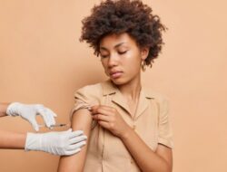 Suntik Vitamin B12: Mitos atau Fakta Penurun Berat Badan?