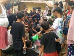 Warga Pekalongan Berebut Air Bocoran PDAM: Berkah atau Bencana?
